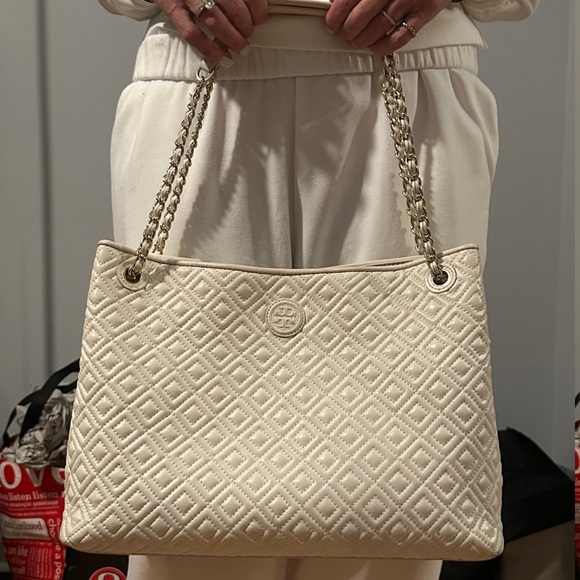 Tory Burch Handbags - Tory Burch Marion Chain Slouchy Tote